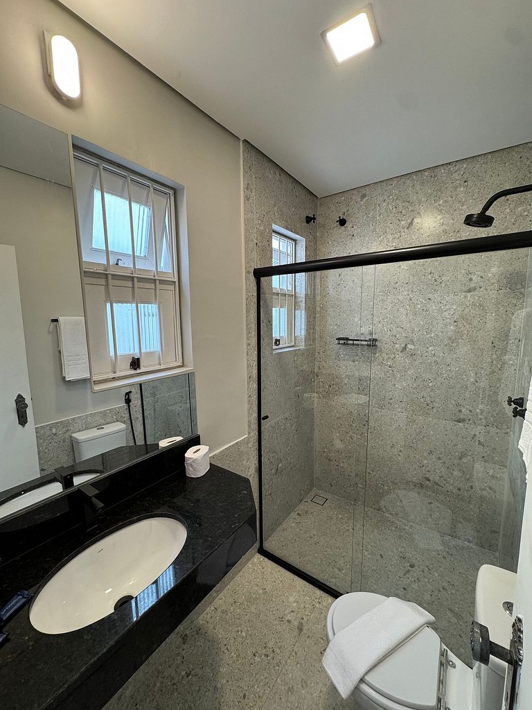 Quarto com banheiro privativo em pousada
