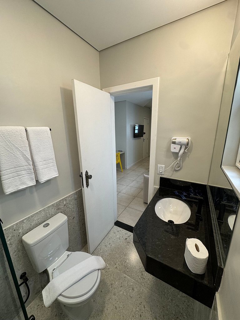 Quarto com banheiro privativo em pousada