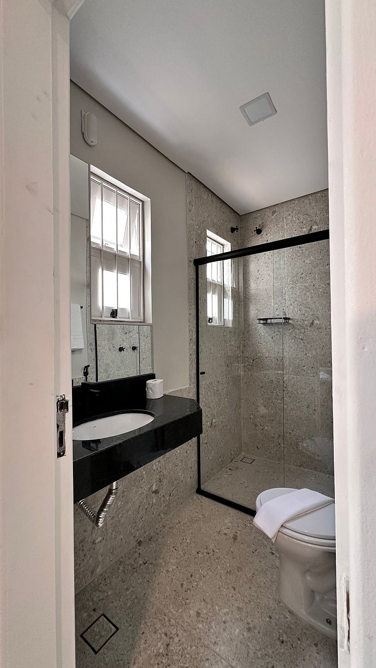 Quarto com banheiro privativo em pousada