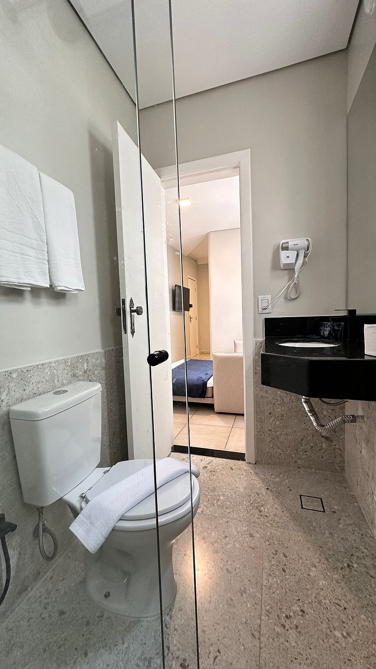 Quarto com banheiro privativo em pousada