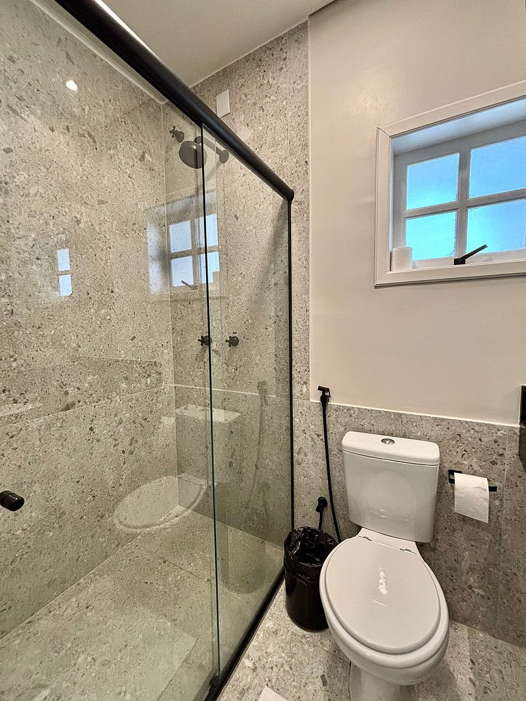 Flat com banheiro privativo próximo a Savassi