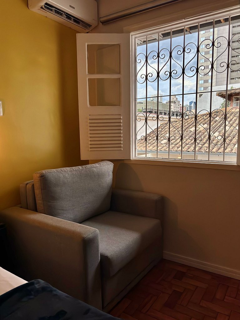 Flat com banheiro privativo próximo a Savassi